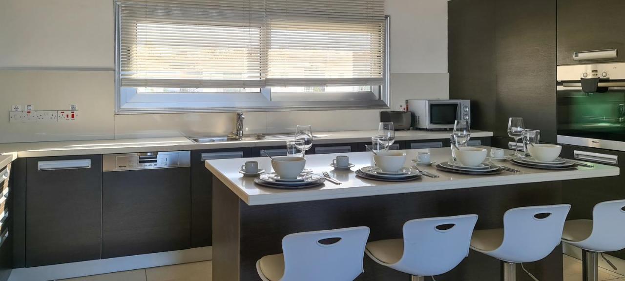 Phaedrus Living: Seafront Luxury Flat Pallini Court 113 بروتاراس المظهر الخارجي الصورة